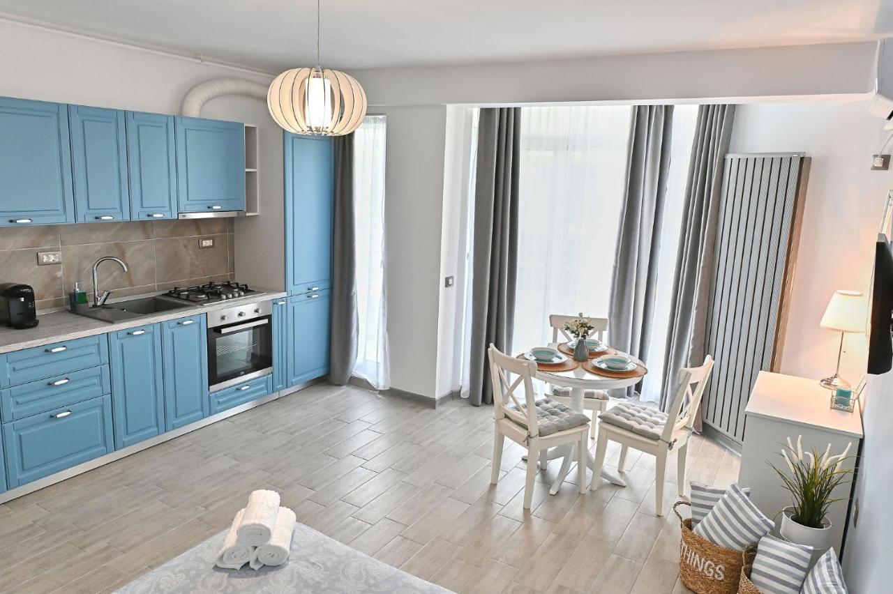 Sea Shore Apartments - Spa N Pools Beach Resort Mamaia Exterior foto