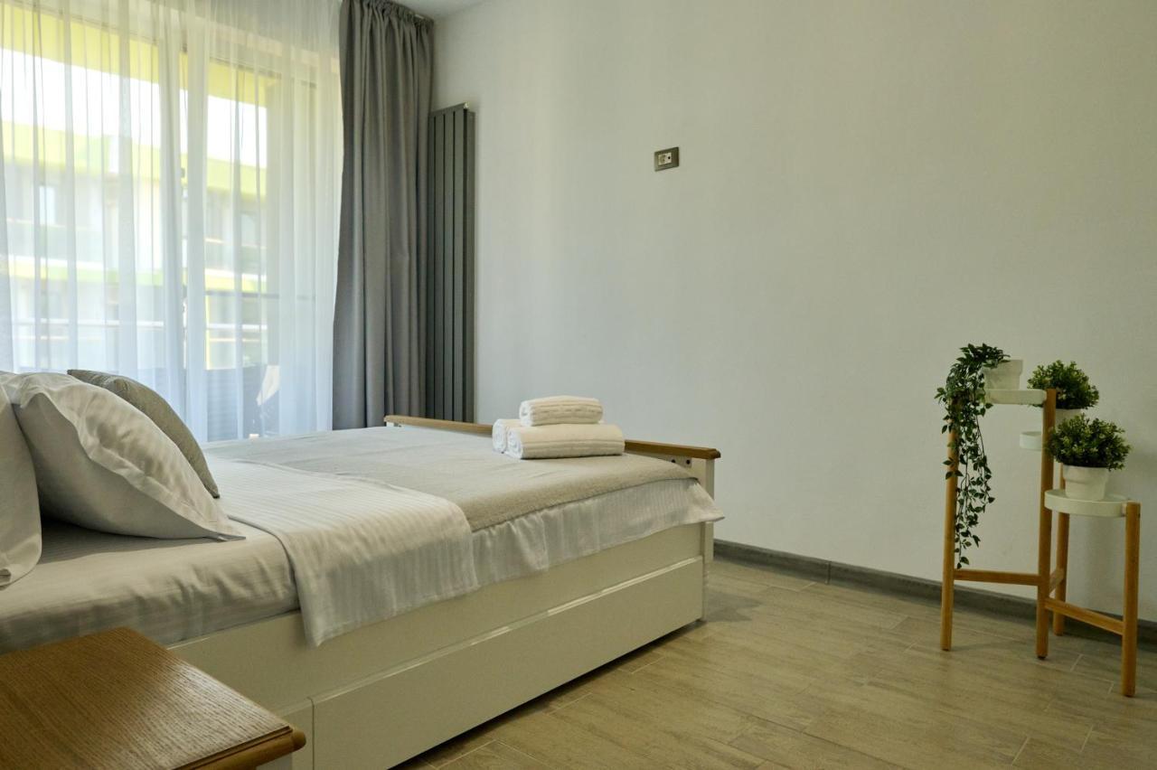 Sea Shore Apartments - Spa N Pools Beach Resort Mamaia Exterior foto
